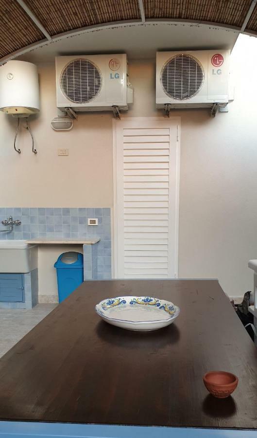 Casa Vacanze L'Isola Del Relax Изола-делле-Феммине Экстерьер фото