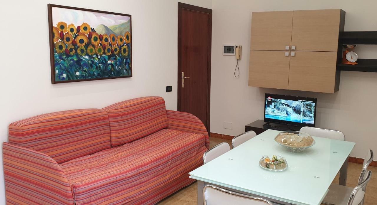 Casa Vacanze L'Isola Del Relax Изола-делле-Феммине Экстерьер фото